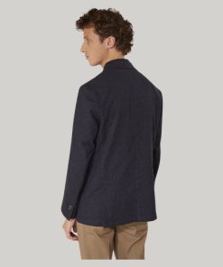 Single breasted jacket with patch pocket
