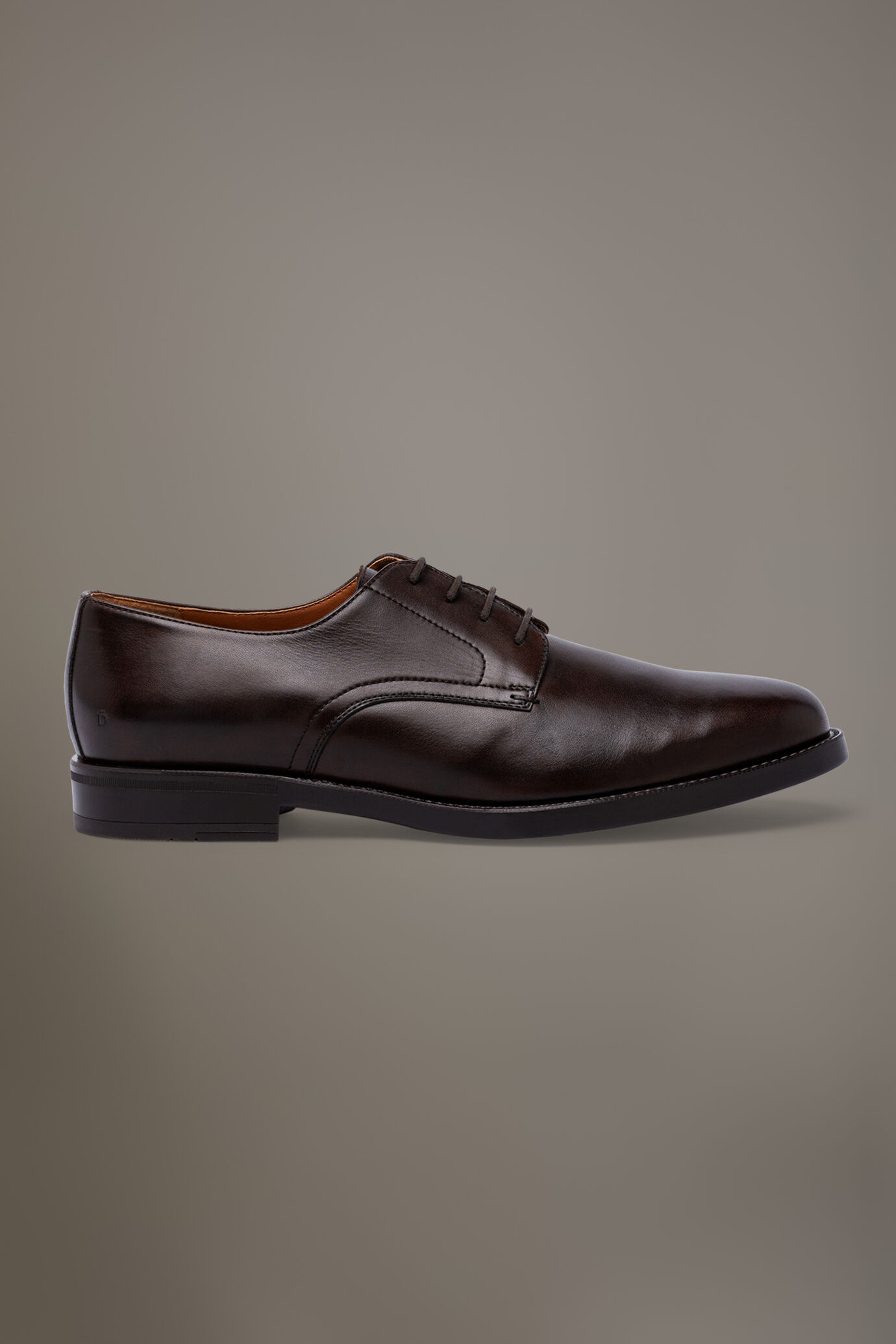 Derby shoe made of 100% leather with a rubber sole