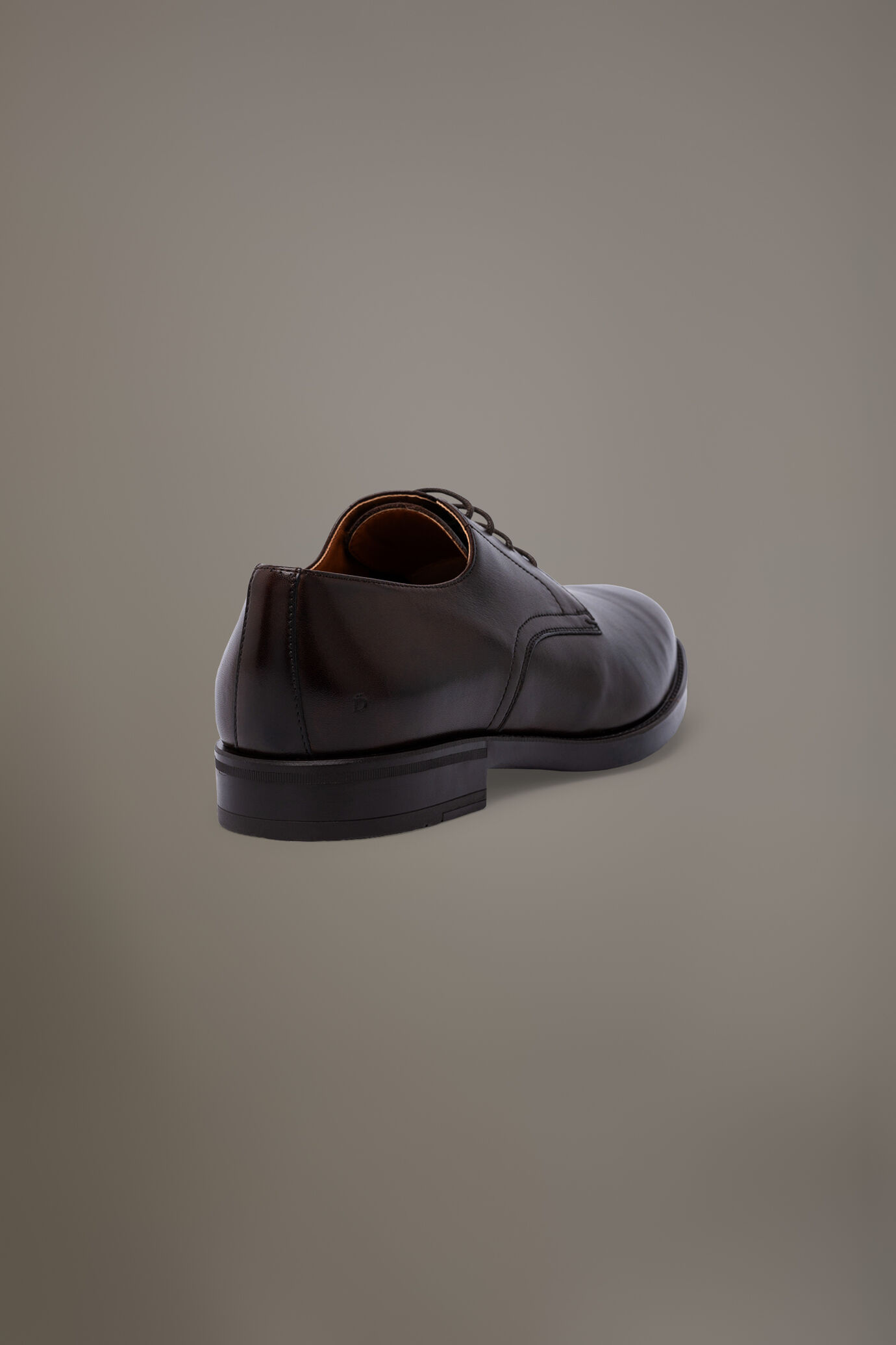 Derby shoe made of 100% leather with a rubber sole