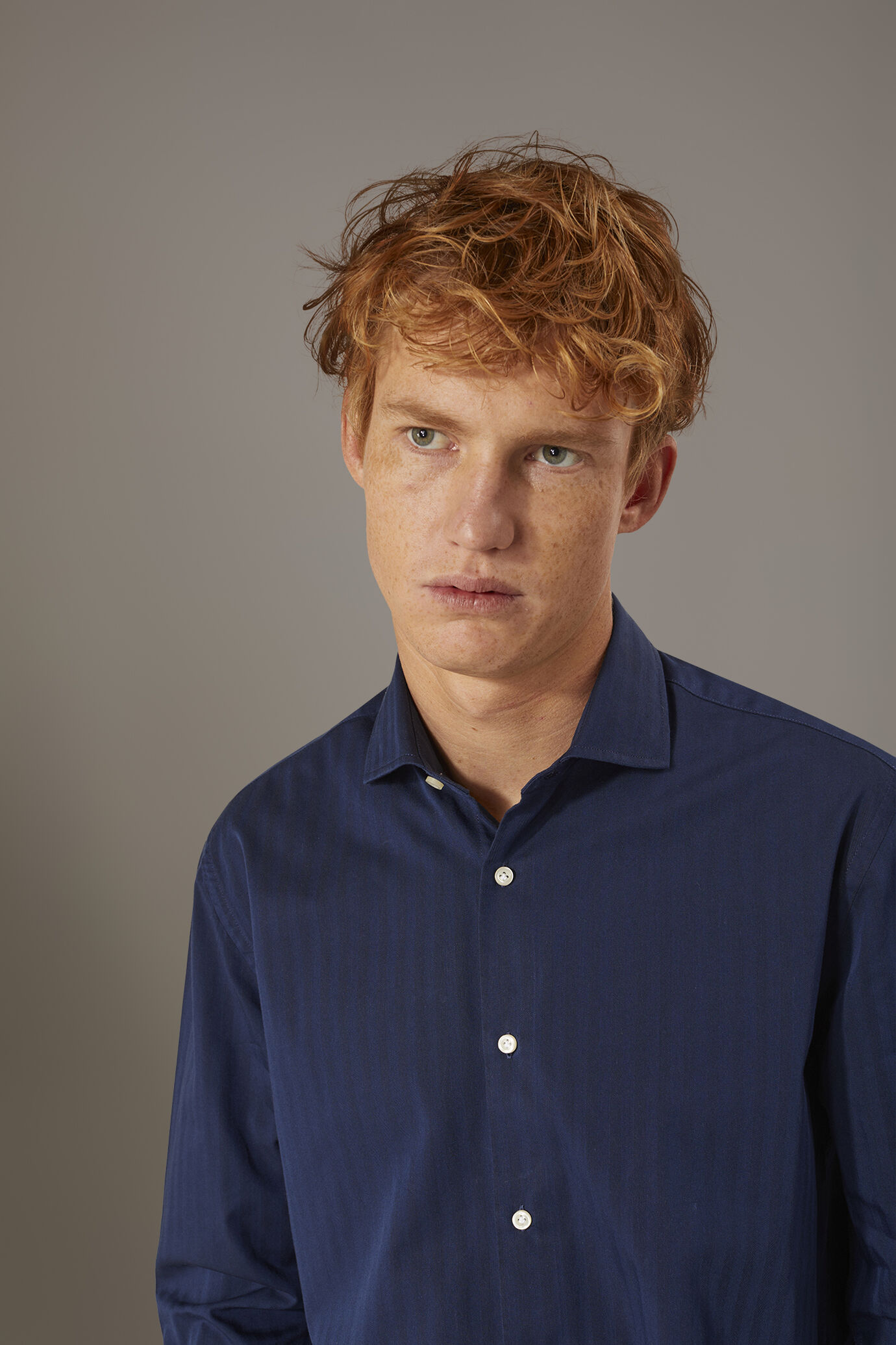 Classic , washed shirt with french collar comfrot fit indigo herringbone fabric