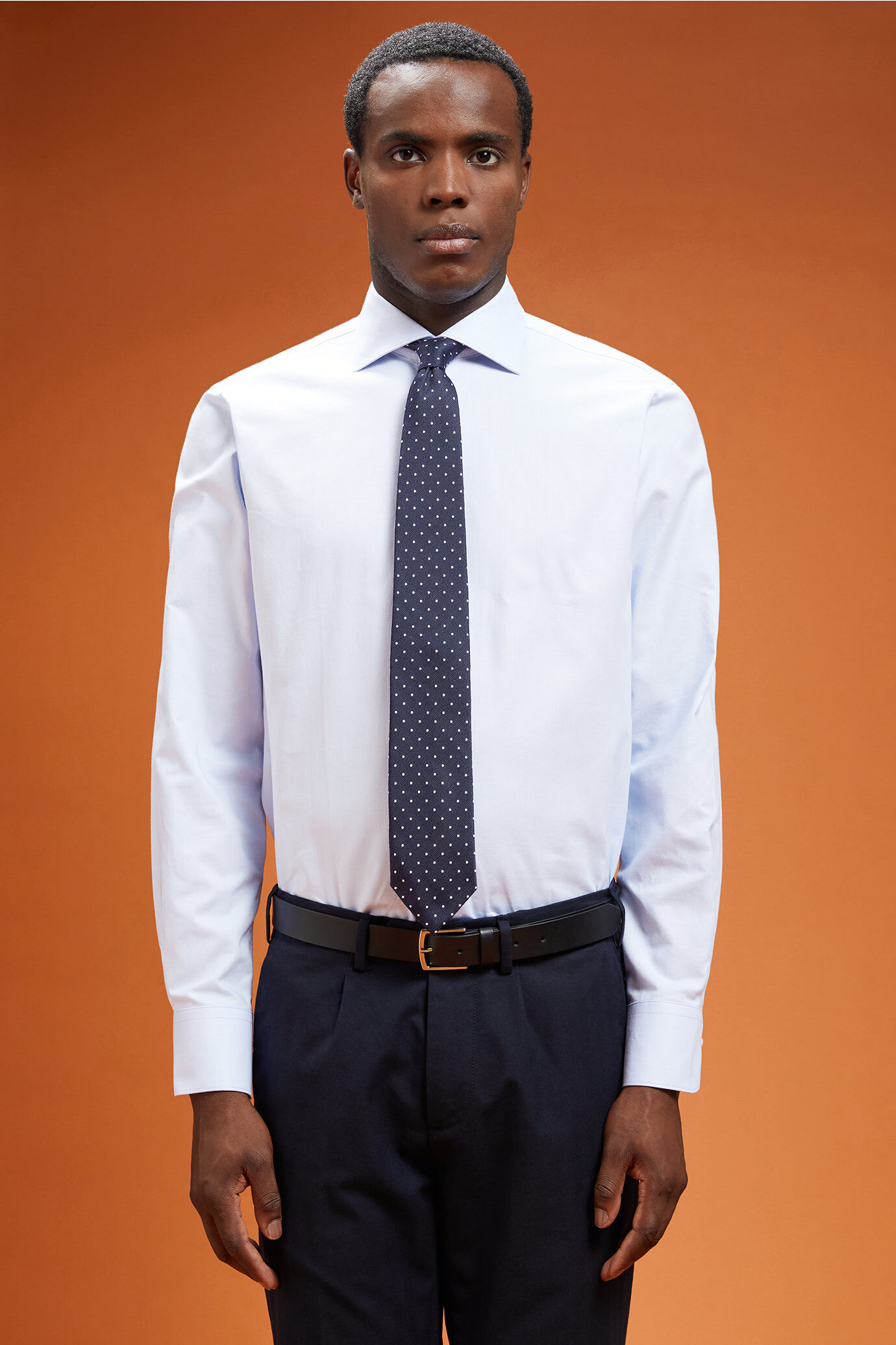 Men’s regular fit classic shirt in superlight 100% cotton superlight Oxford fabric with a classic collar