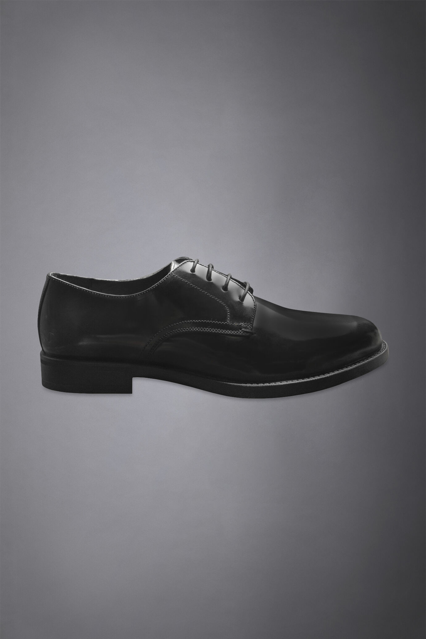 100% brushed leather derby shoe with rubber sole