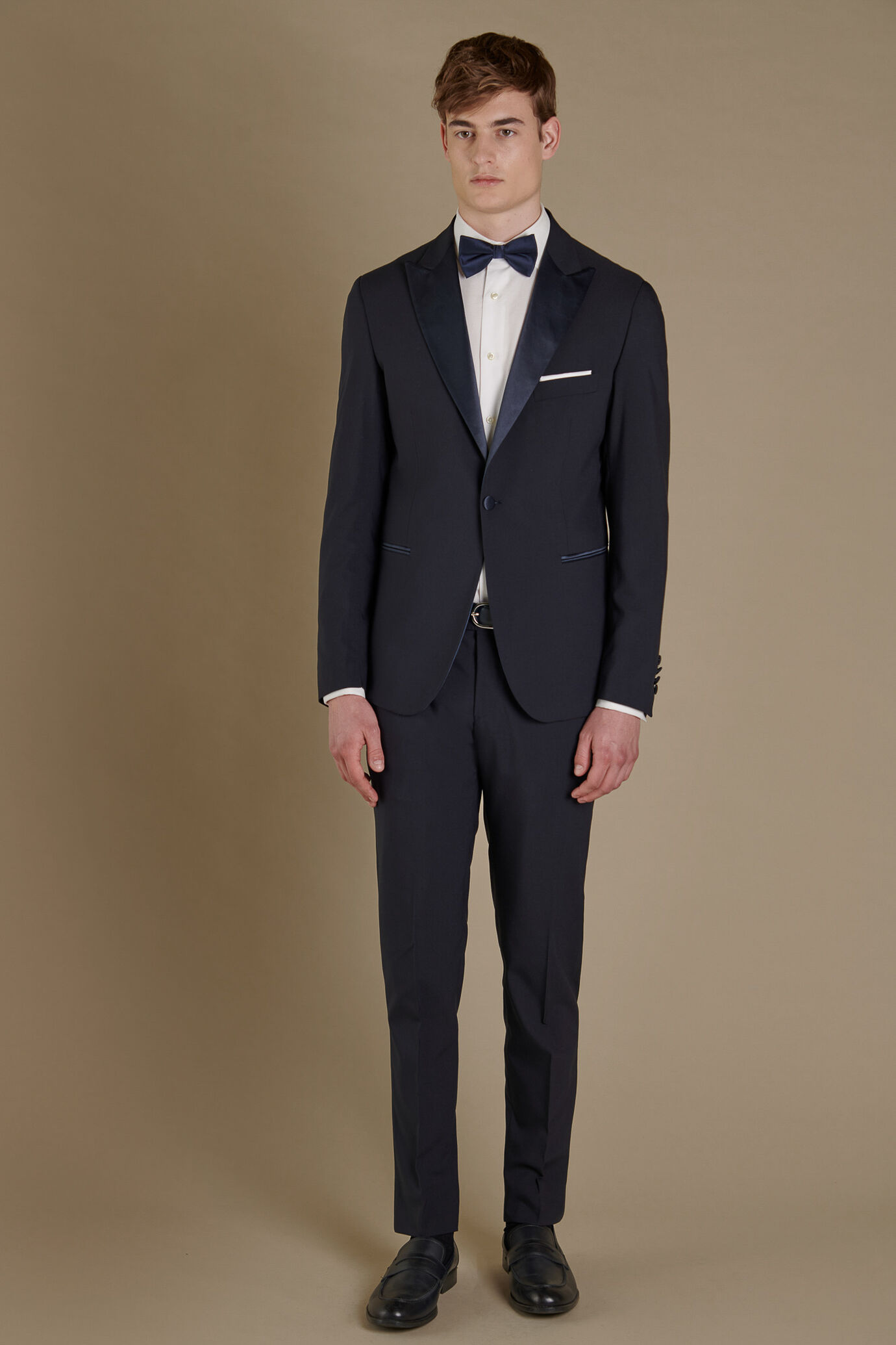 Single breasted peak lapel tuxed