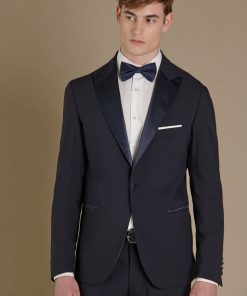 Single breasted peak lapel tuxed