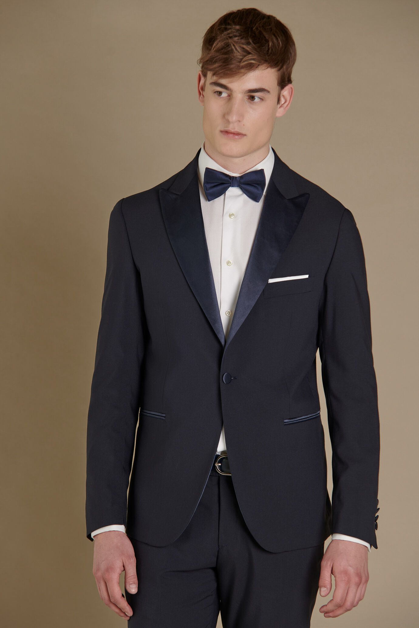 Single breasted peak lapel tuxed