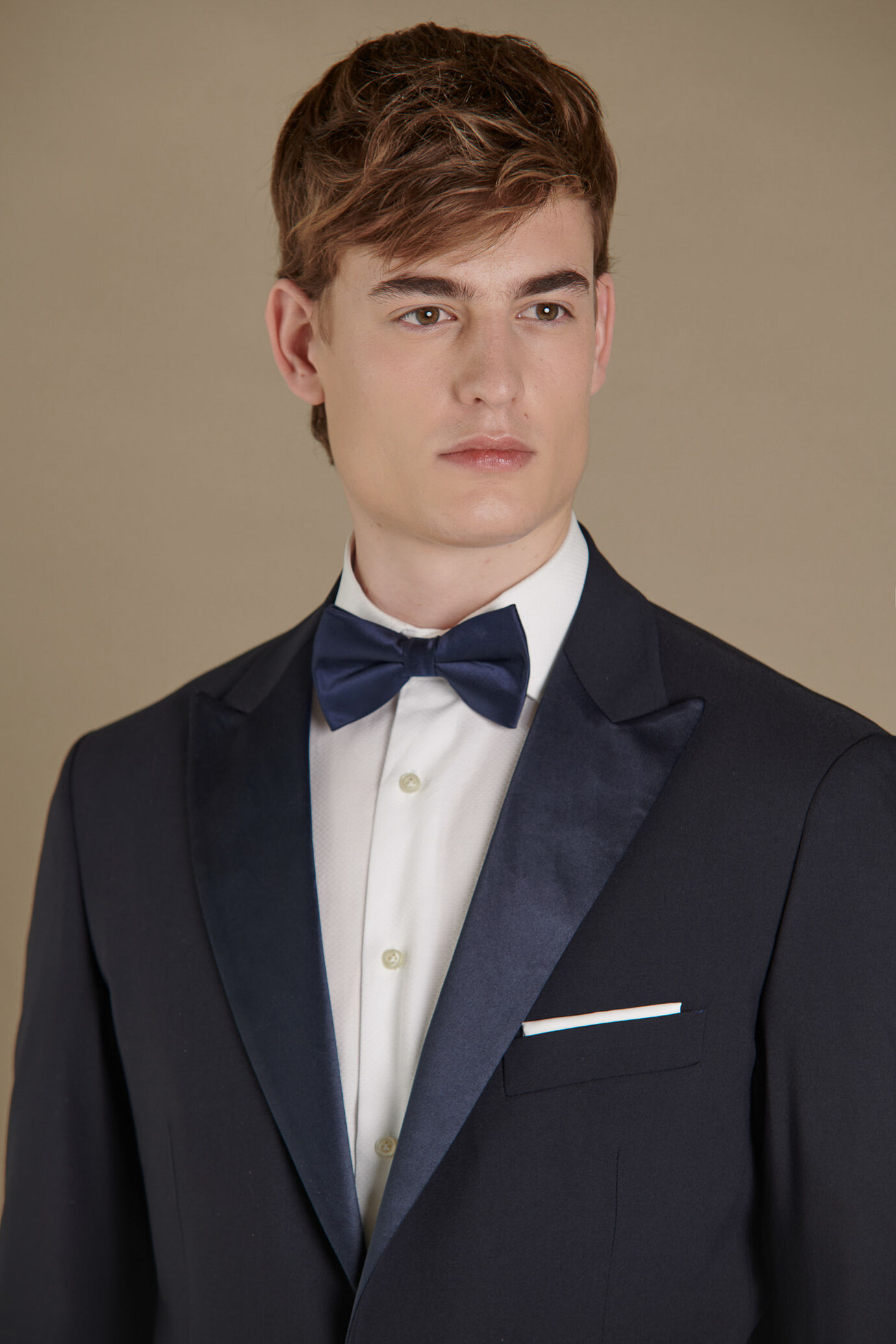 Single breasted peak lapel tuxed