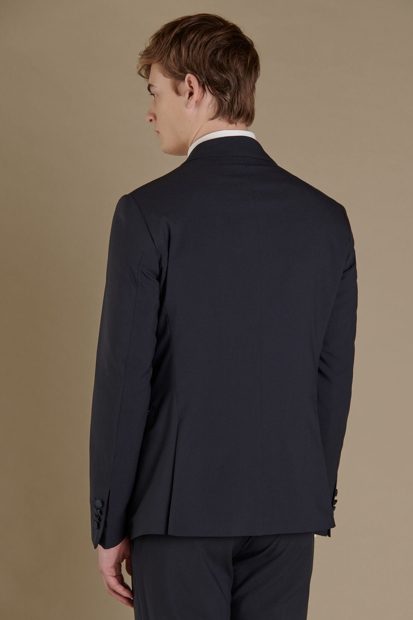 Single breasted peak lapel tuxed