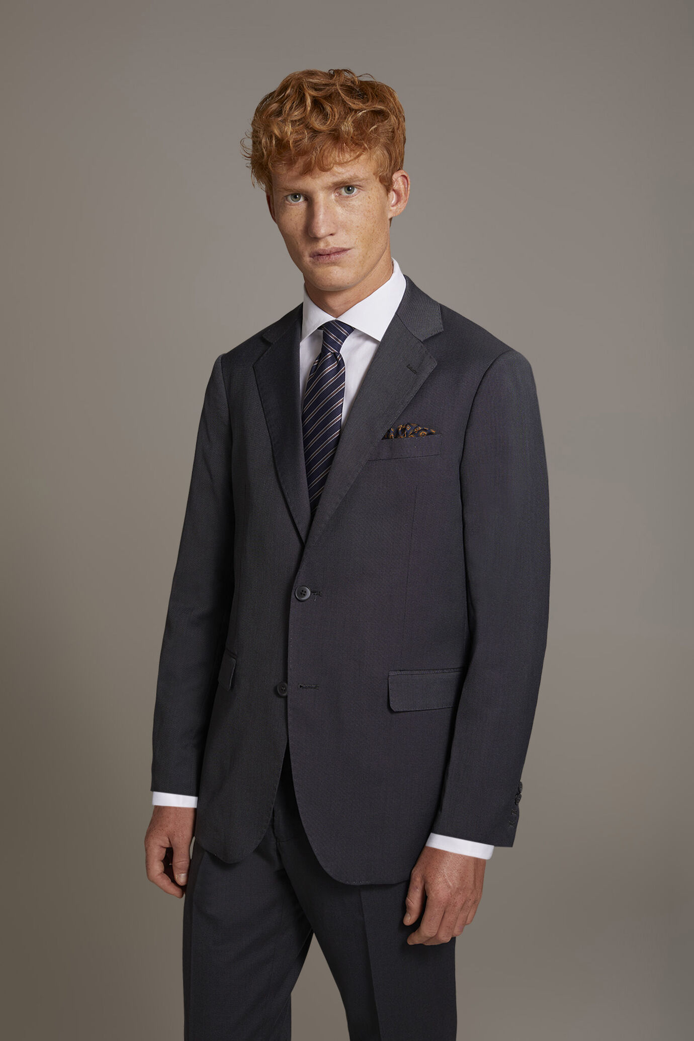 Regular fit single-breasted suit in microcheck fabric