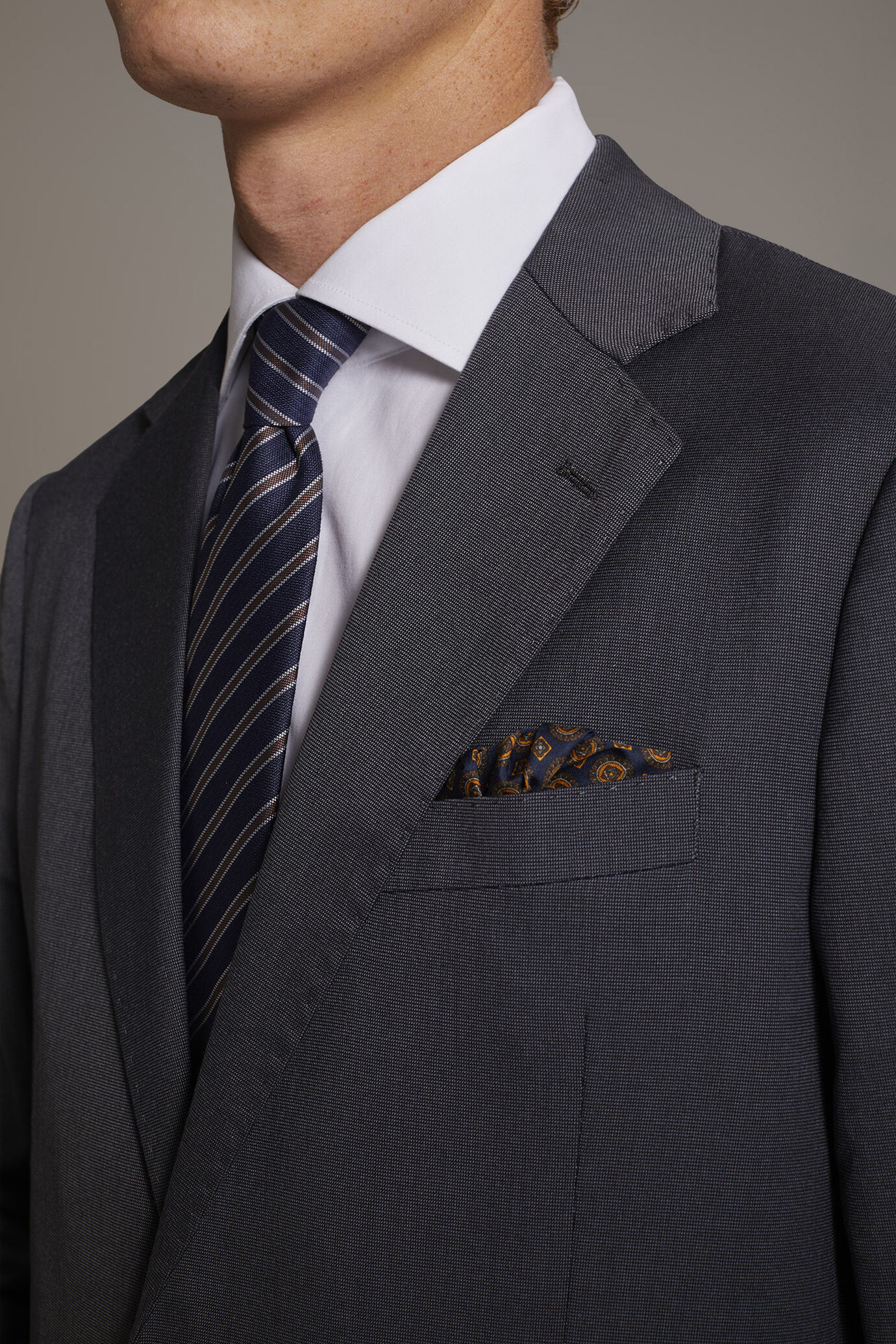 Regular fit single-breasted suit in microcheck fabric