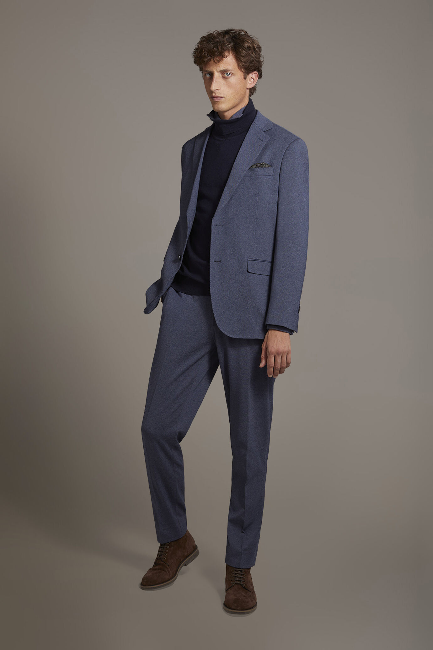 Regular fit single-breasted suit in solid colour jersey fabric