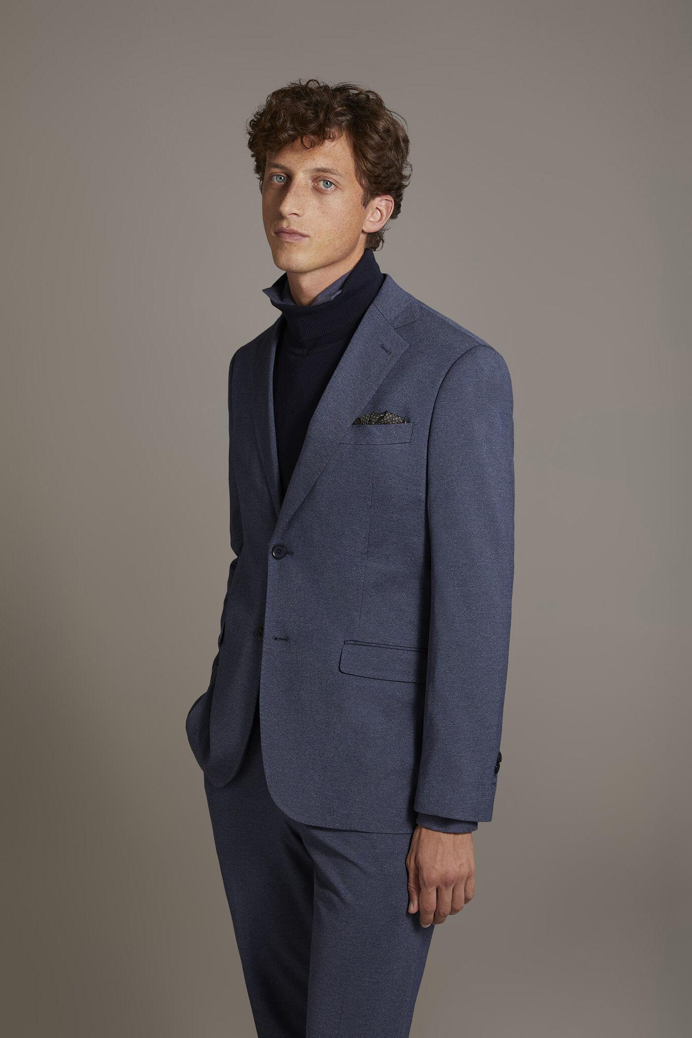 Regular fit single-breasted suit in solid colour jersey fabric