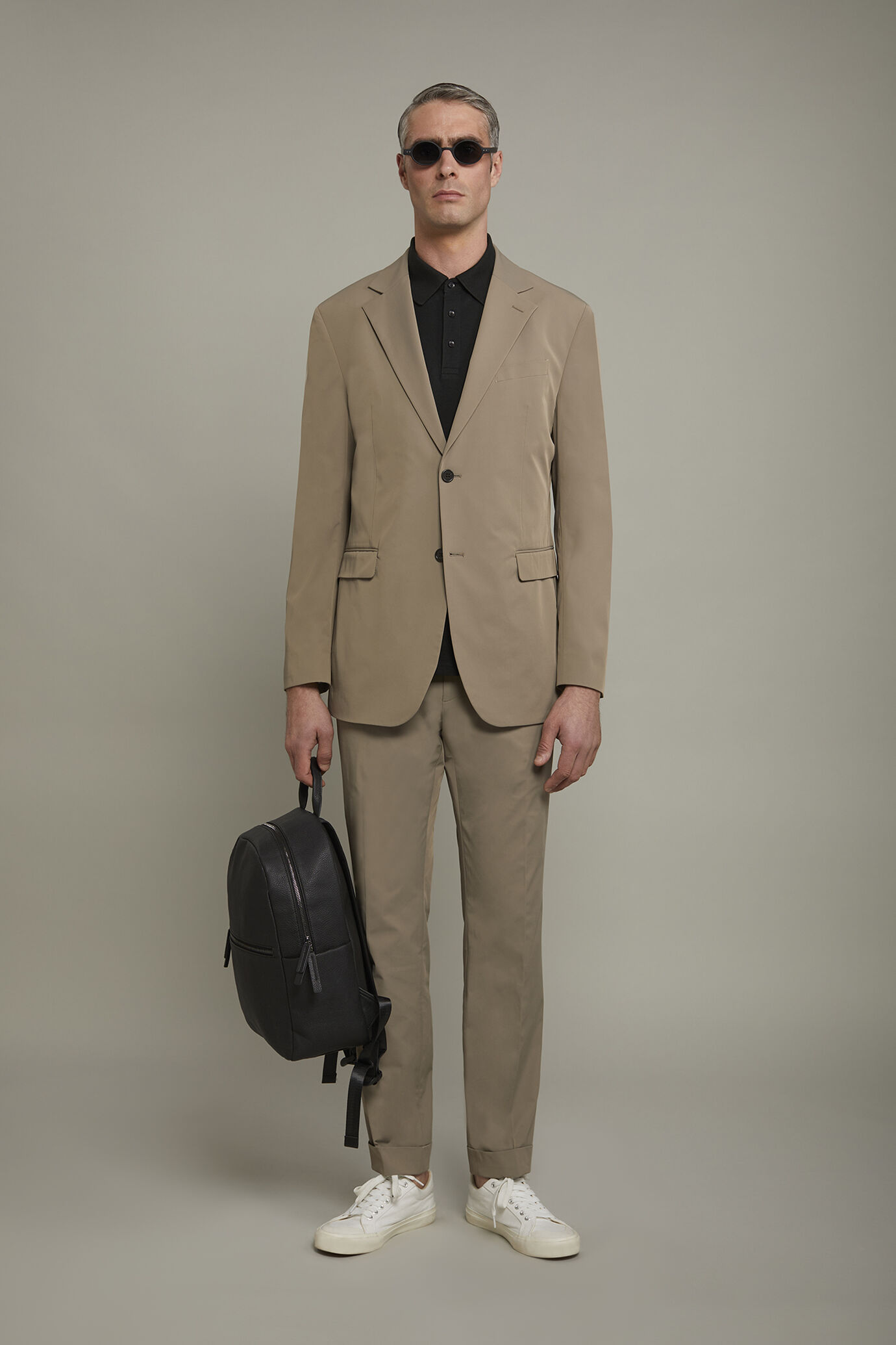 Men’s single-breasted suit in regular fit technical fabric
