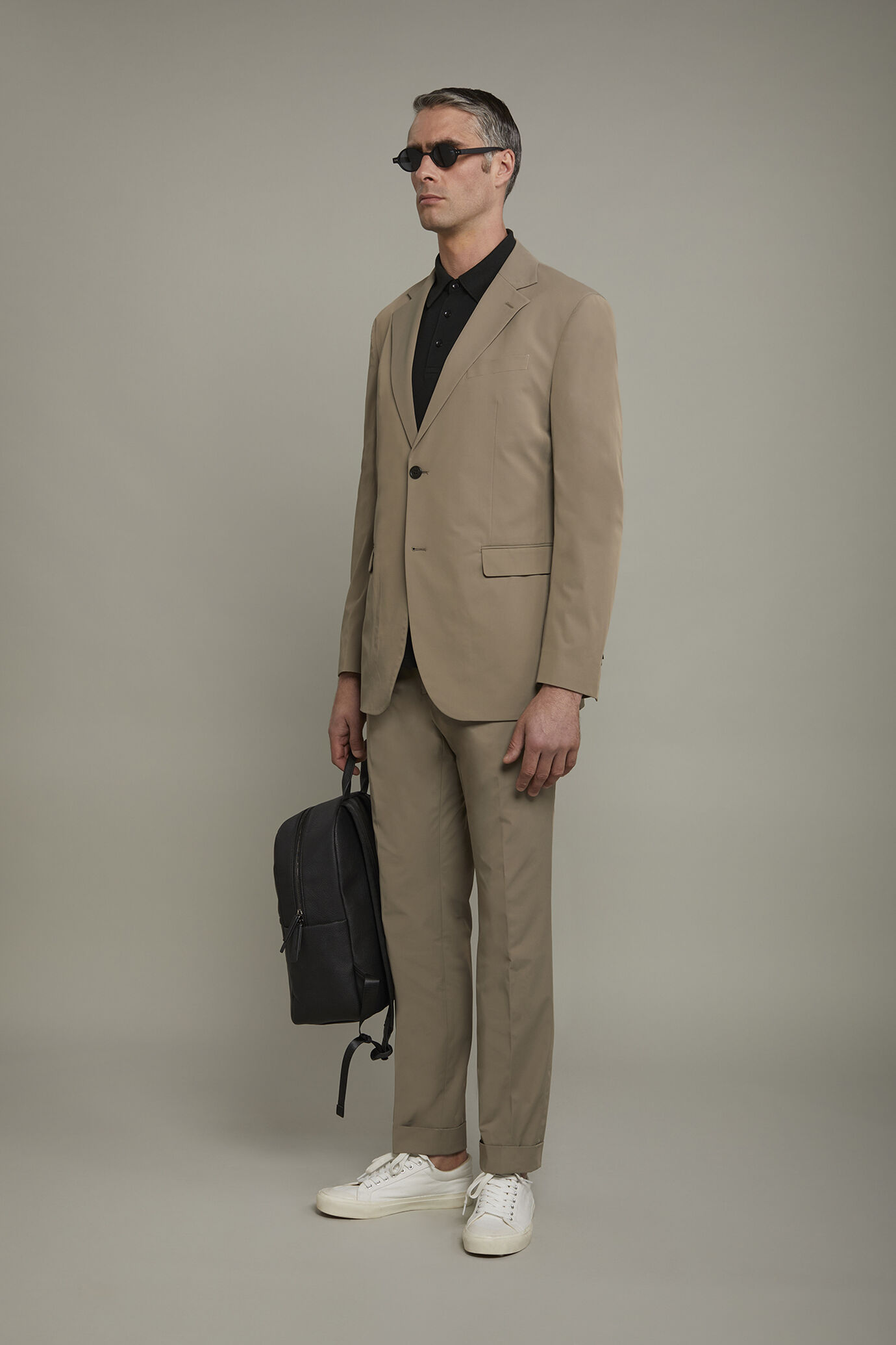 Men’s single-breasted suit in regular fit technical fabric