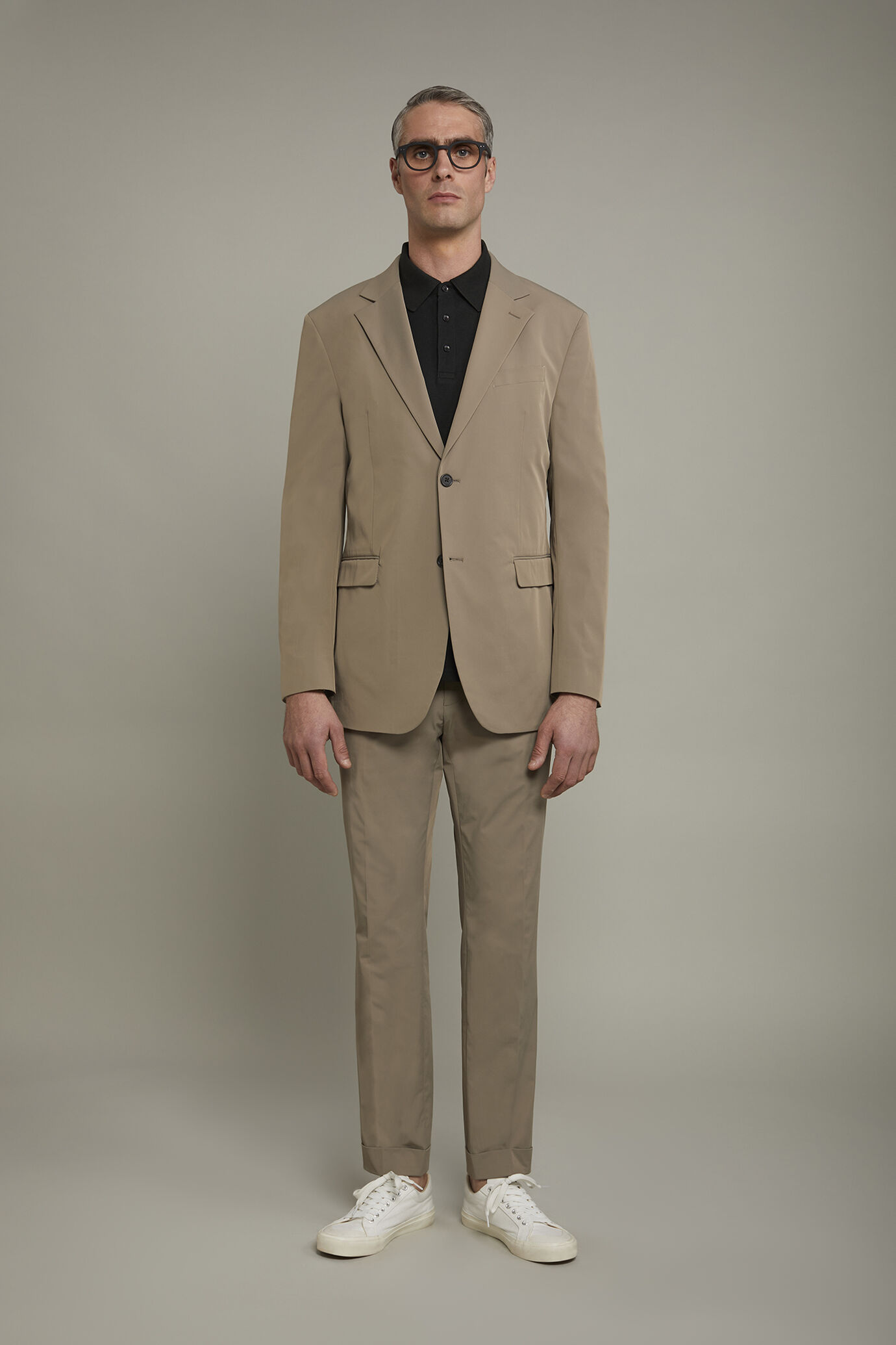 Men’s single-breasted suit in regular fit technical fabric