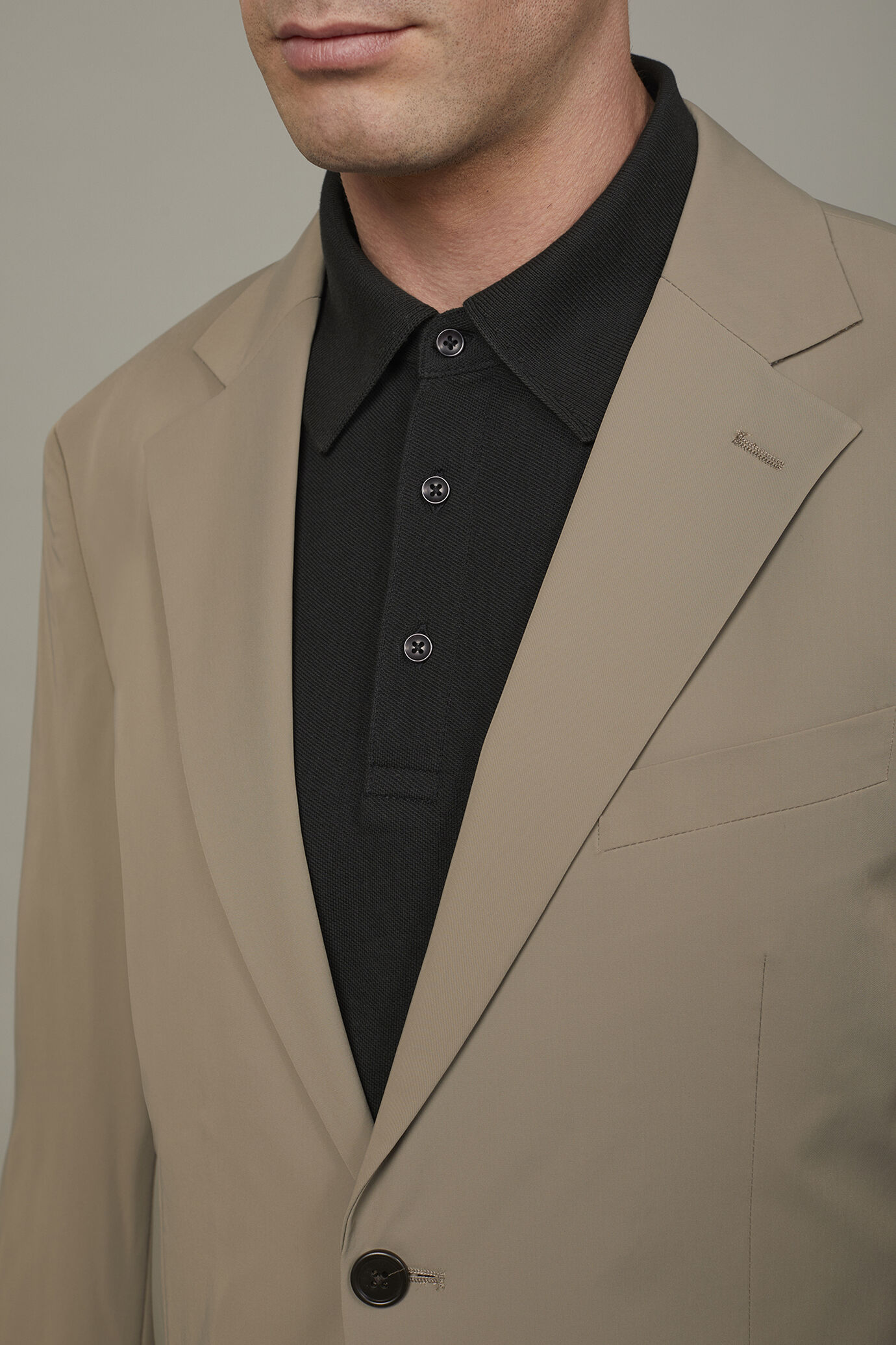 Men’s single-breasted suit in regular fit technical fabric