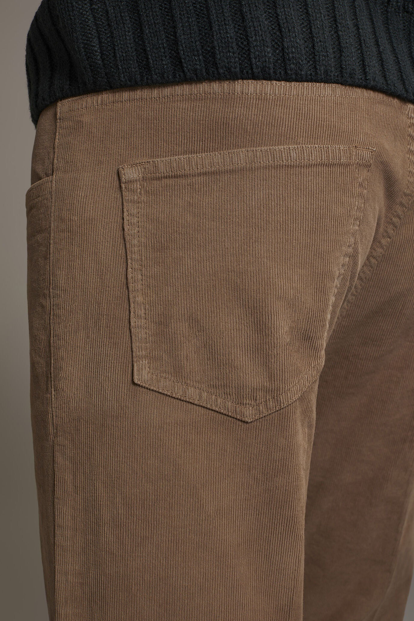 Regular fit 5 pockets trousers in corduroy fabric - Image 3